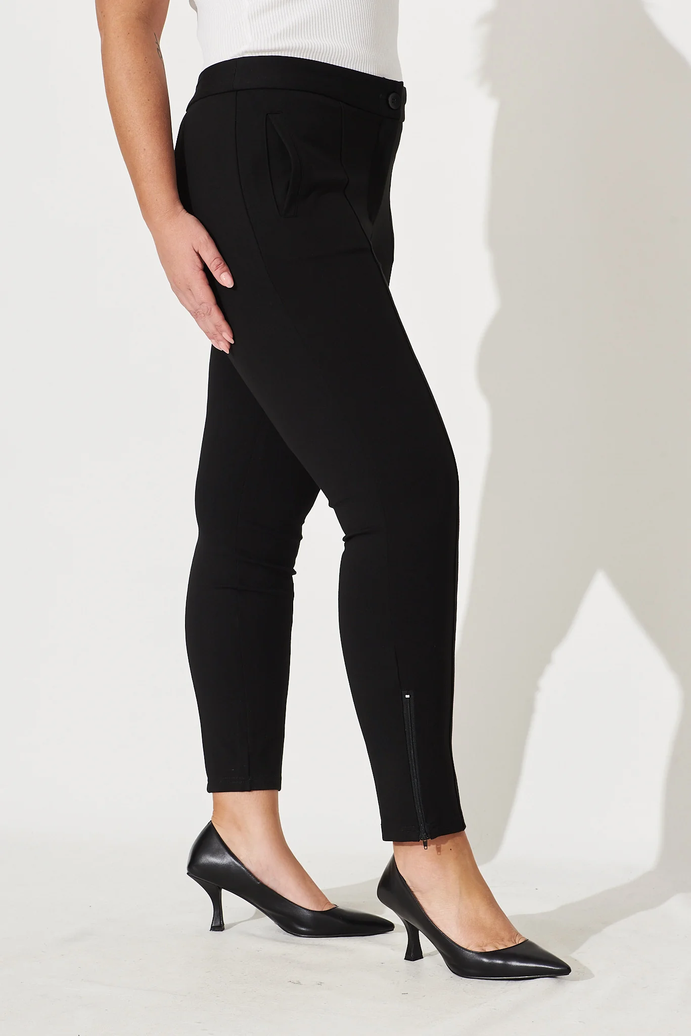 Workflow Stretch Pocket Zip Pants in Black - Image 7