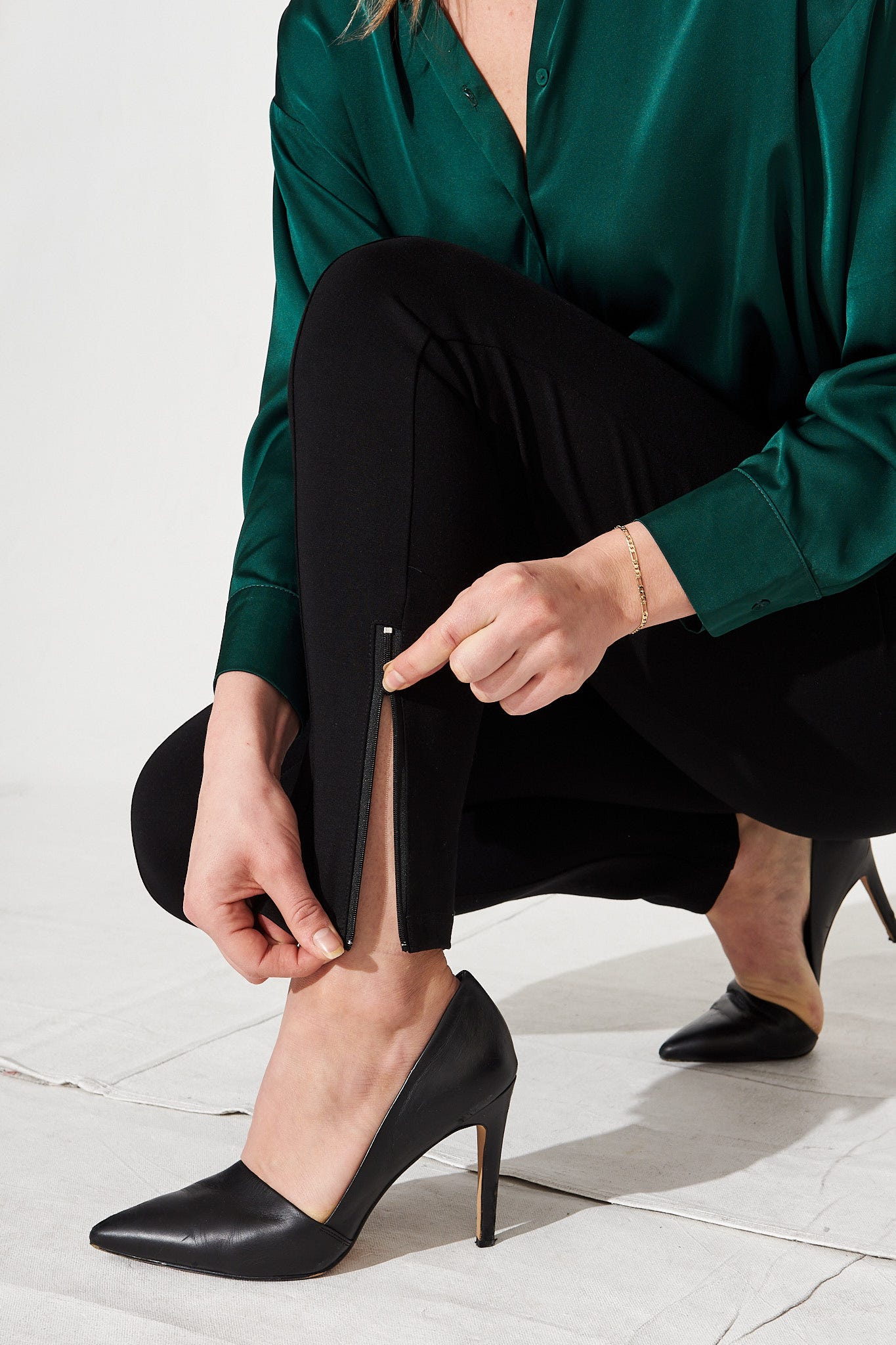 Workflow Stretch Pocket Zip Pants in Black - Image 9