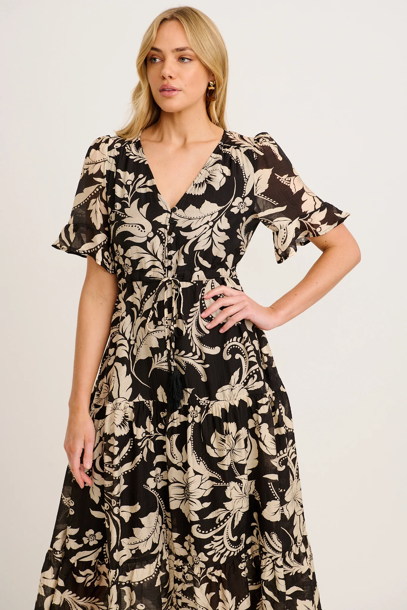 Zaelle Midi Dress in Black with Cream Floral - Image 2