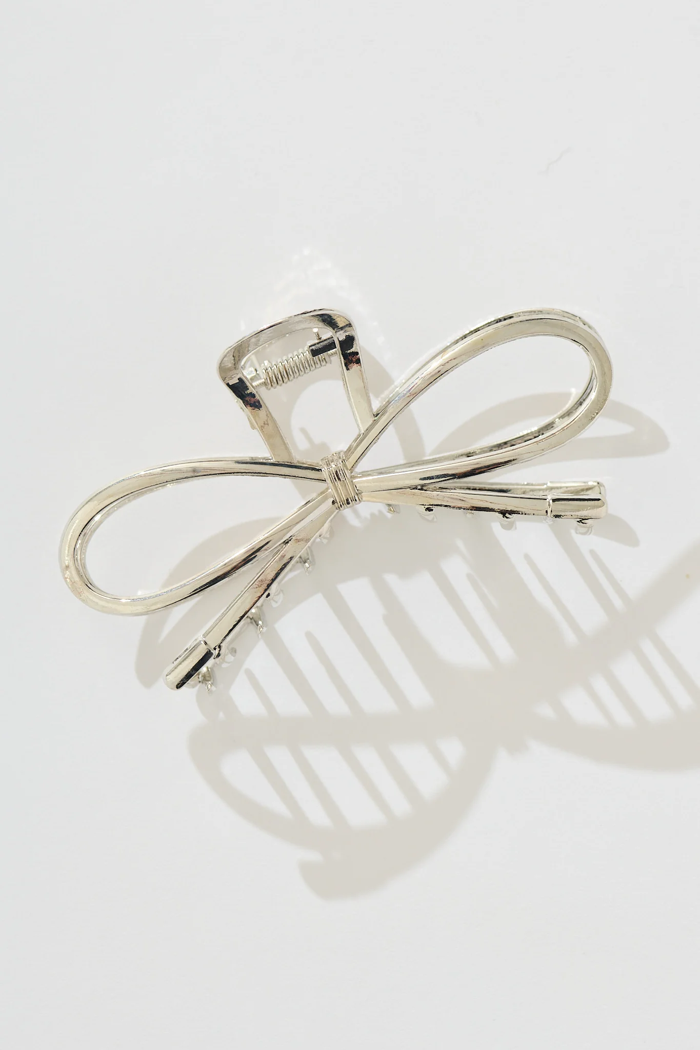 Zia Large Bow Hair Claw in Silver - Image 3