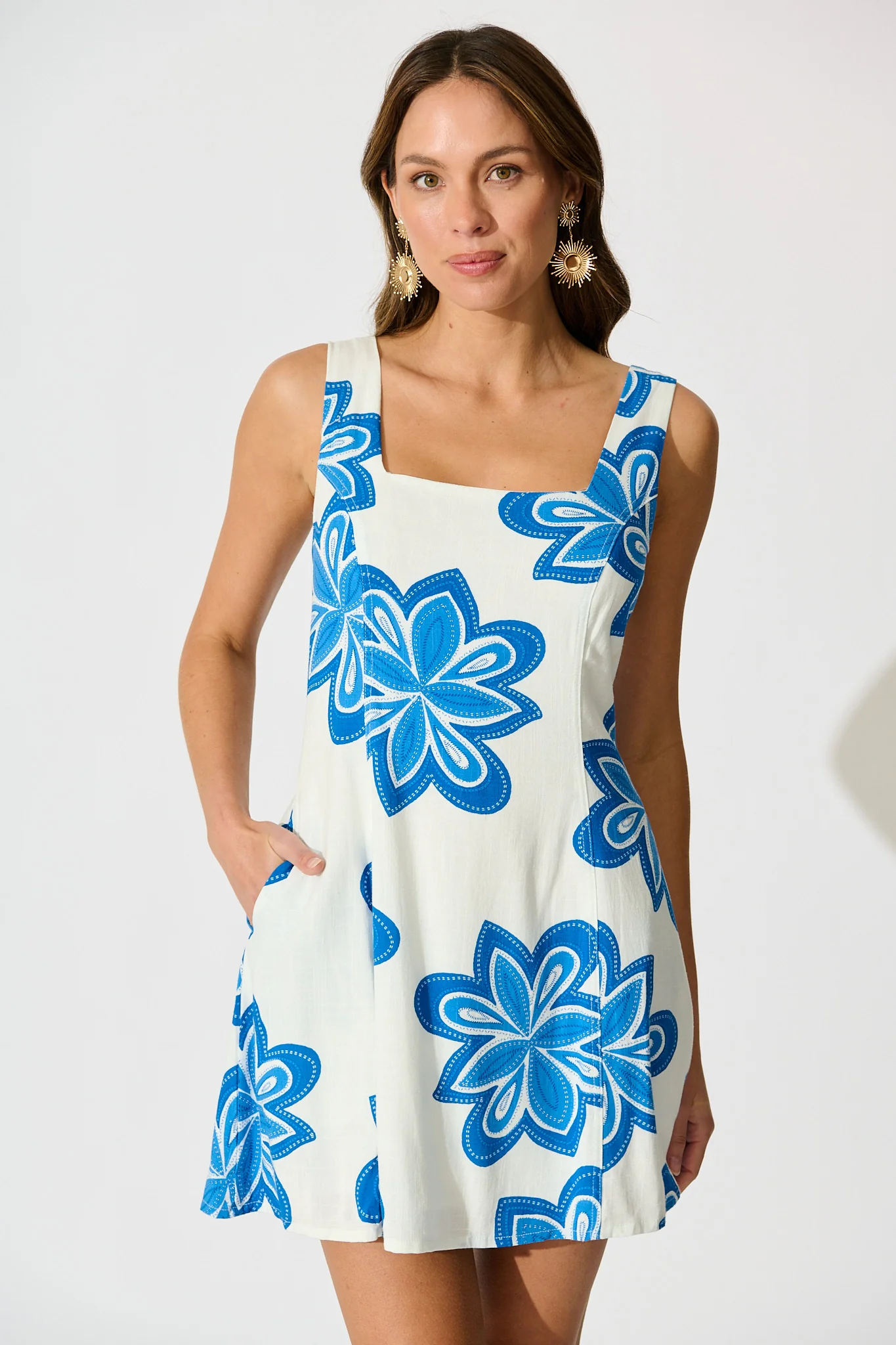 Zorella Dress in White with Blue Flower Linen Blend - Image 2