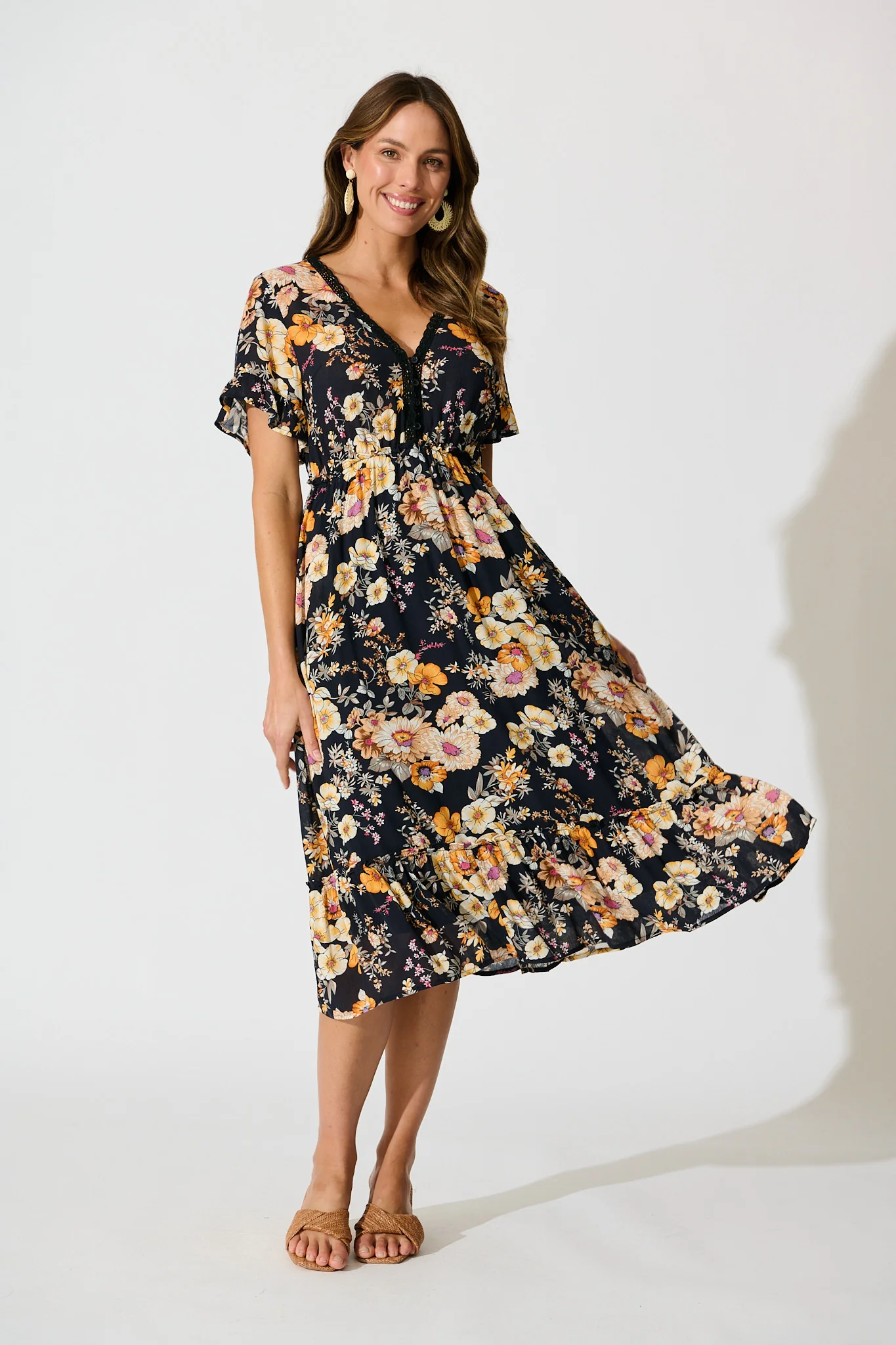 Zyla Midi Dress In Black Floral
