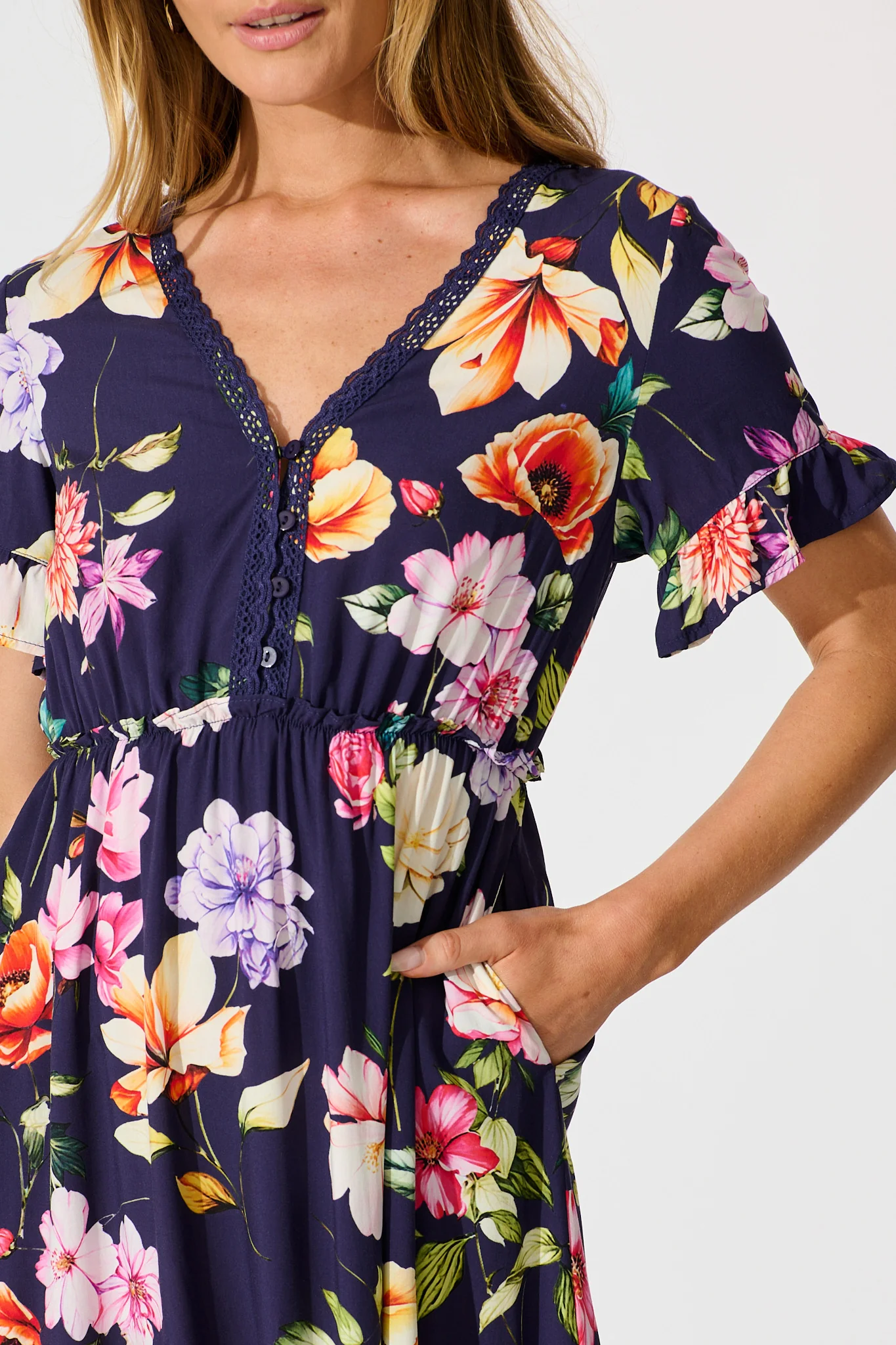 Zyla Midi Dress In Navy Floral - Image 5